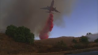 Watch DC-10 jet drop Phos-Chek to control the Anaheim Hills 'Canyon Fire 2' brush fire