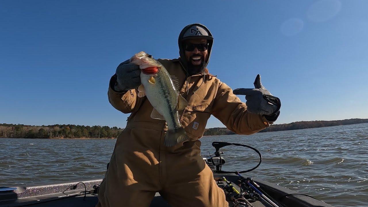 Bass fishing Lake Wateree (winter time)