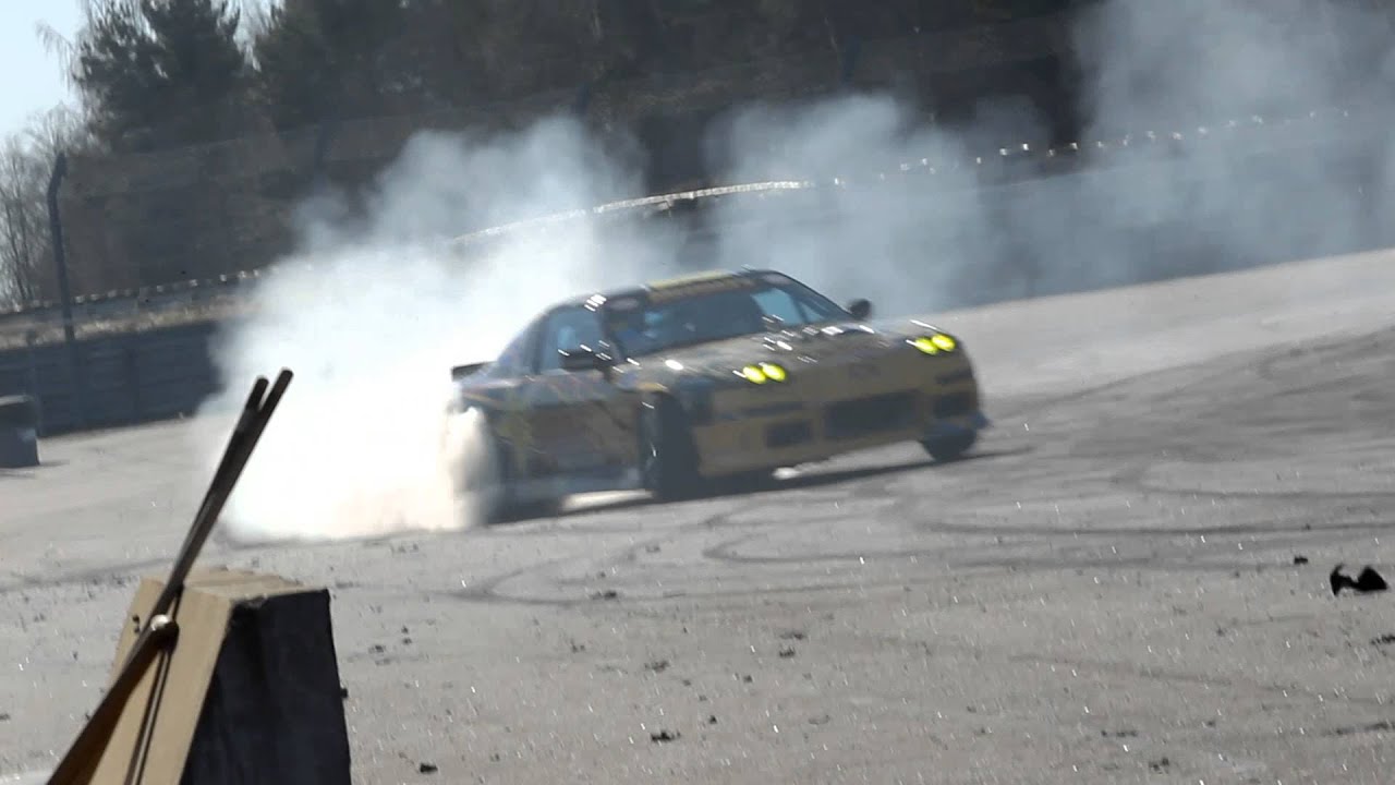 Micke Wunderbaum Svensson sladdar på Dotz Drift Break, Mantorp Park 20 april