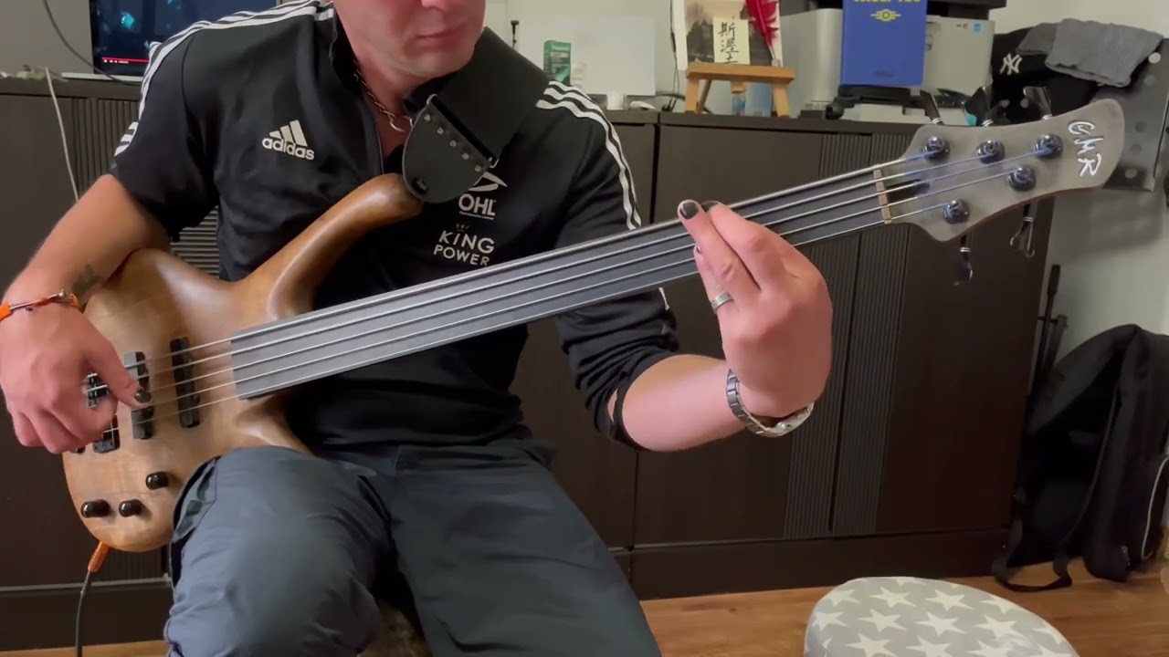 GMR fretless bass soundcheck