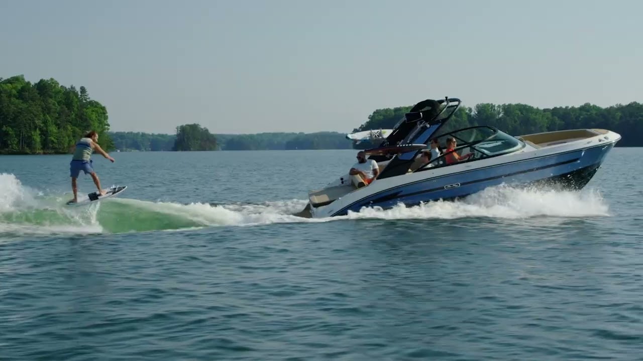 Explore the SDX 250 Surf | Sea Ray US