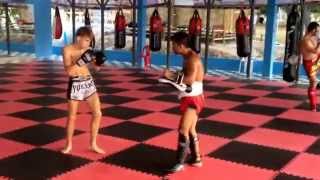 Jonathan haggerty hitting pads in Thailand @yodyutmyaythai