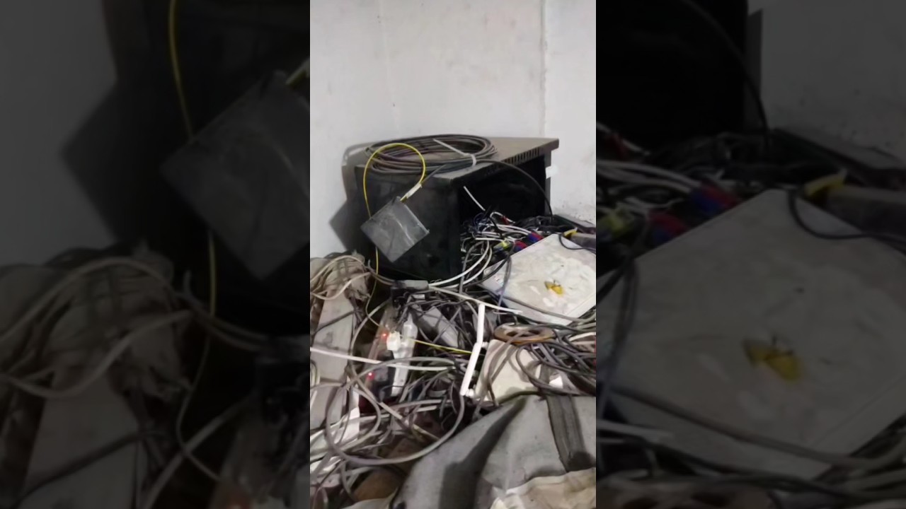 before and after 😱DVR wair cleaning