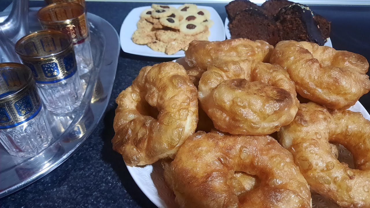 DELICIOSA MERIENDA MARROQUÍ CON sfenj ( churros marroquís).
