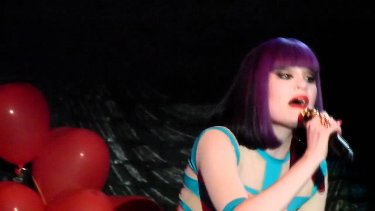 Jessie J - My Shadow live Liverpool Guild of Students 22-10-11