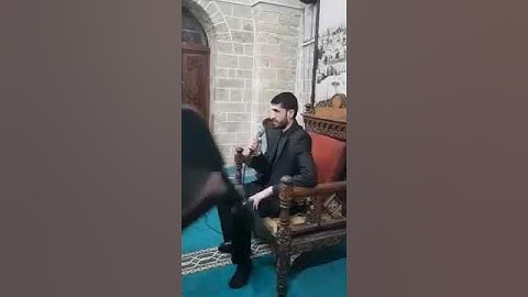 الشيخ إبراهيم الزعيم يقرأ سورة الفاتحة وهو على كرسي شيخ القراء في المسجد العمري الكبير بغزة  فلسطين