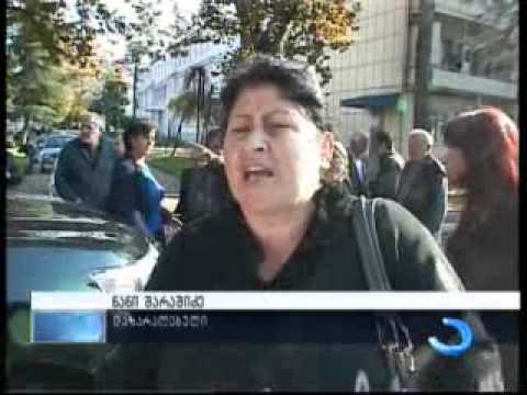 იპოთეკით დაზარალებულებმა რამდენიმე წუთით საავტომობილო გზა გადაკეტეს