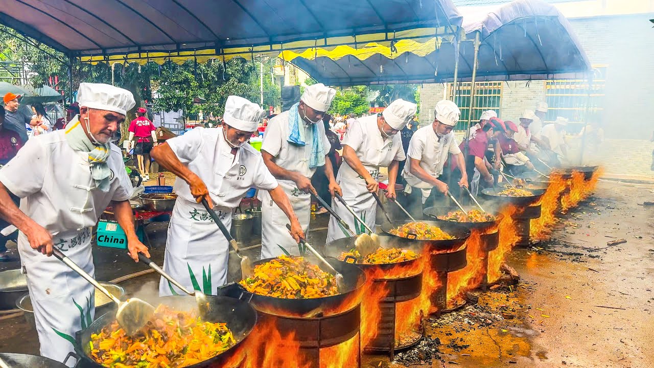 Супер шокирующий банкет на Хайнане, Китай, 20 горшков готовят одновременно! 1500 человек едят вместе