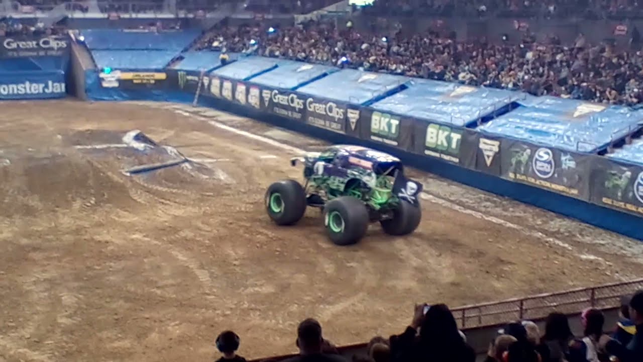 NAMPA FORD IDAHO CENTER STADIUM MONSTER JAM FREESTYLE COMPETITION GRAVE