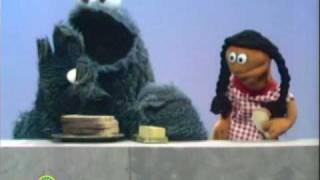 Sesame Street Cookie Monster Makes A Sandwich