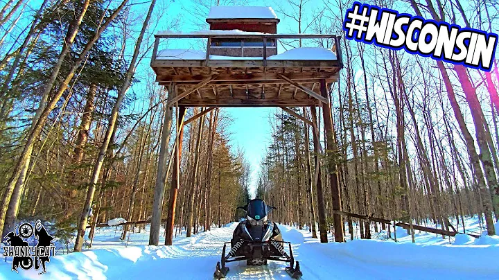 ¡Descubre las maravillas del norte en una travesía en moto de nieve!