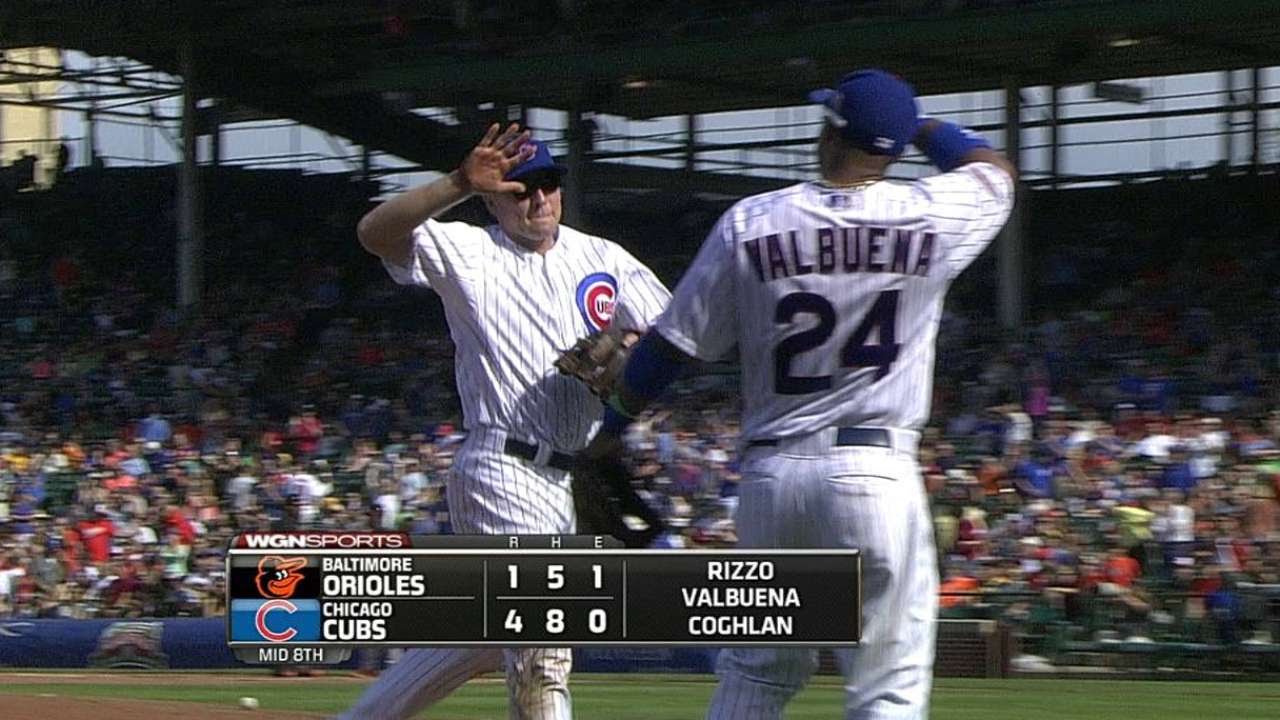 BAL@CHC: Valaika makes diving pick, tosses to first