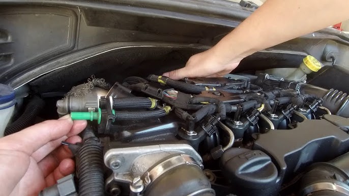 Remplacement filtre gasoil sur Peugeot 308 II - Tutoriels Oscaro.com