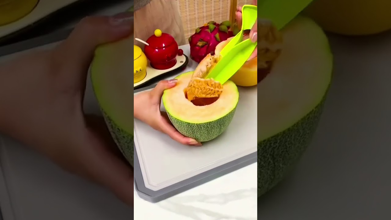 Cantaloupe Cutter Melon Slicer 2025 New Melon Cutting Tool Quickly Portable. Link in Description.