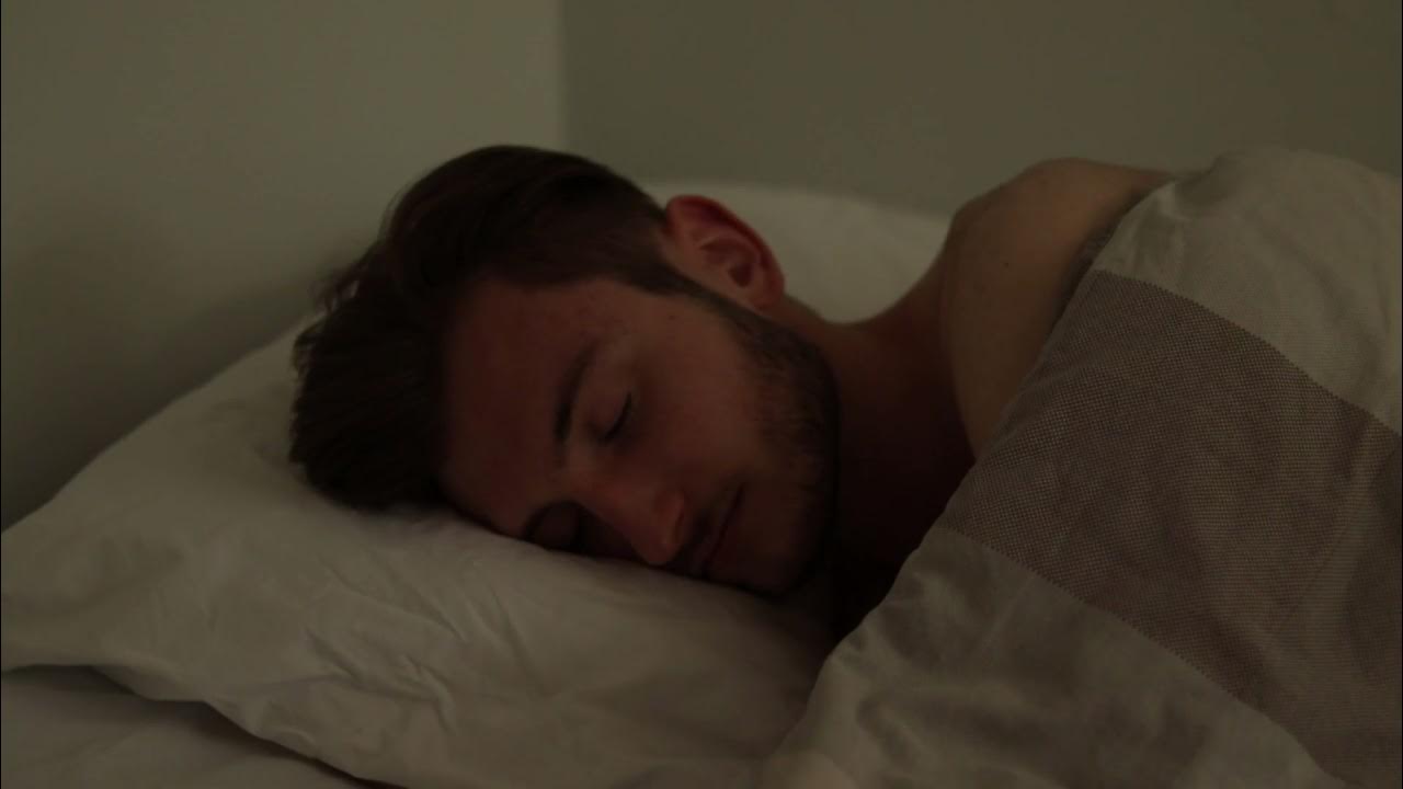 Футаж спящий парень. Видео сна фучи.