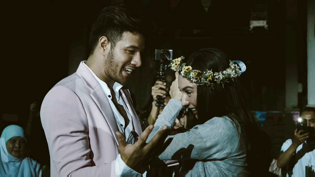 AMMAR ZONI & IRISH BELLA CINTA KARENA CINTA