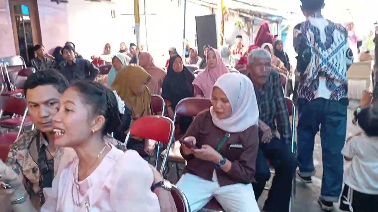 Suasana pernikahan Frida dan mualimin 