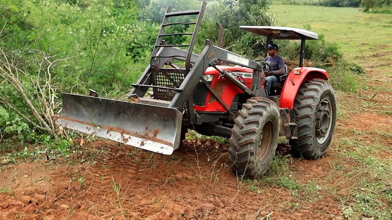 Trator massey ferguson turbo derrubando o mato com a lâmina/Veja as patinadas que ele deu