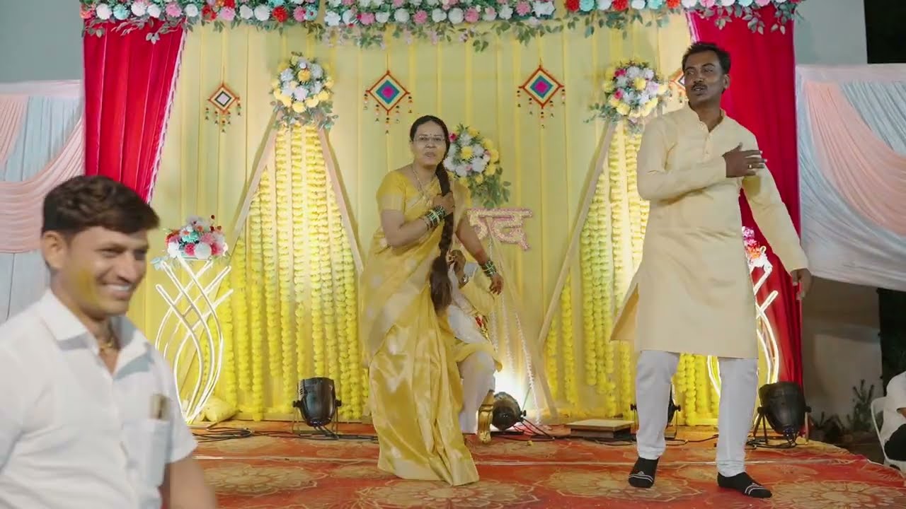 #Hridayi Vasant Phulatanna हृदयी वसंत फुलताना प्रेमास रंग यावे