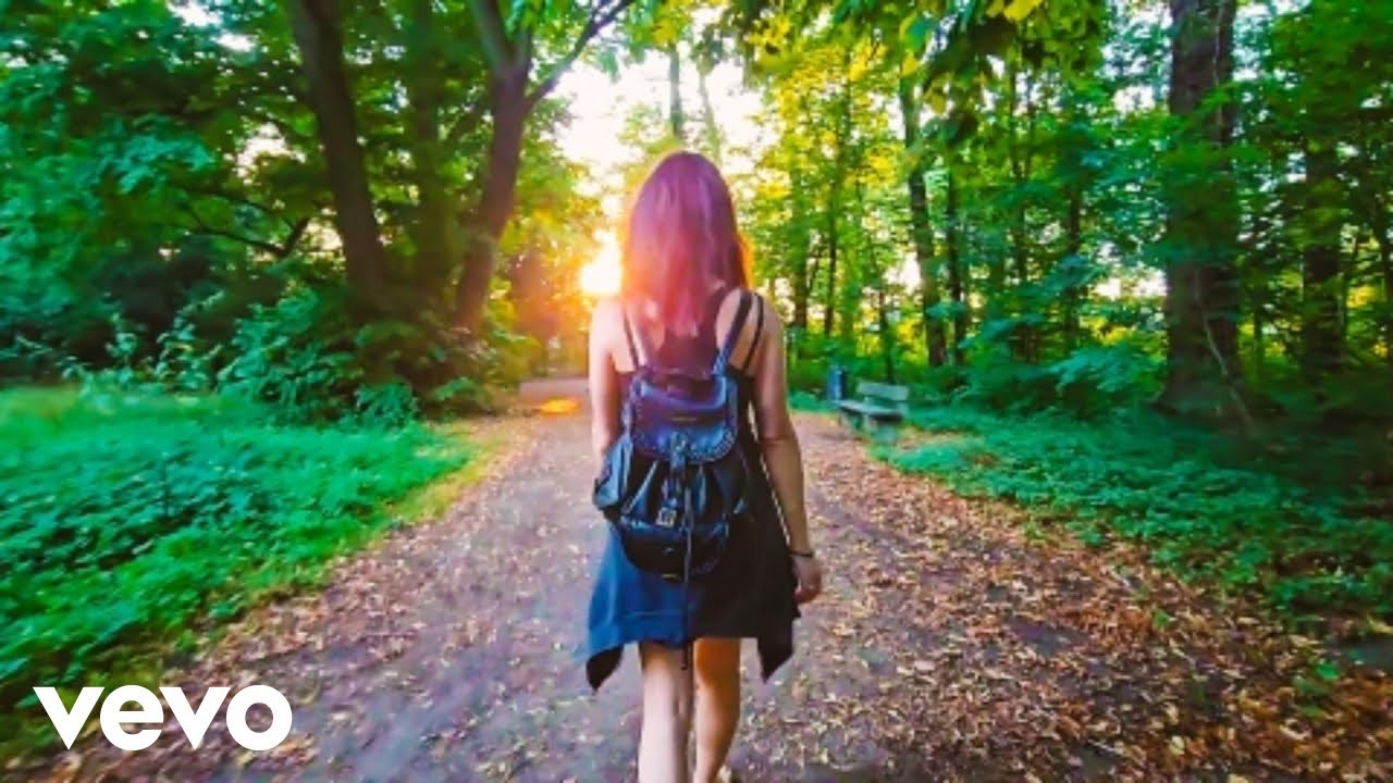 Jessica Lynn - Something 'Bout You (Official Music Video)