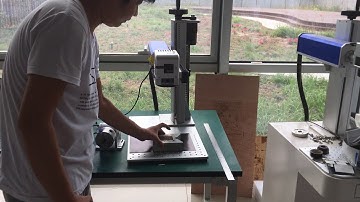 Fiber laser marking machine with the autofocus system