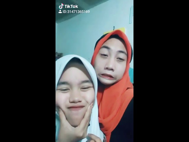 Tik tok ngasindir class=