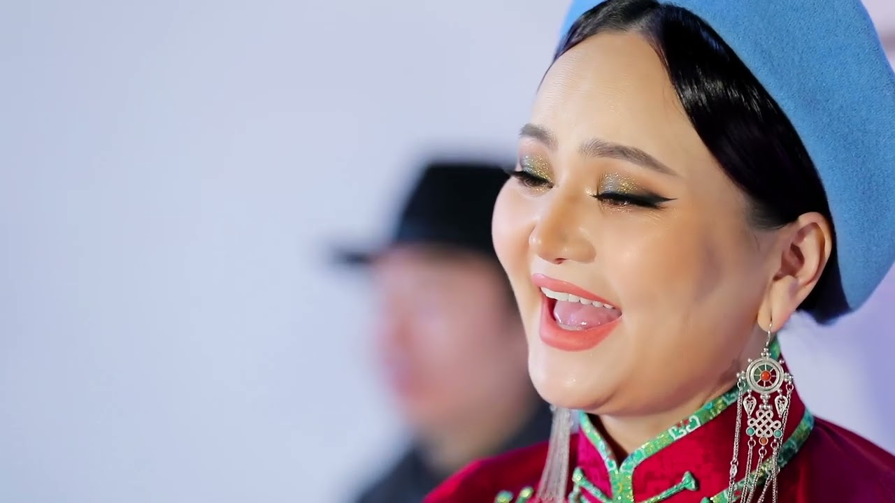 Burmaa -  Khuh  Torgon Deel  Бурмаа -Хөх Торгон Дээл