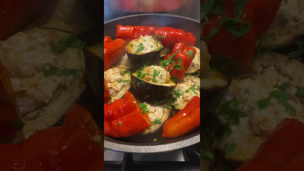 Red pepper,aubergine with stuffed,#chickenmeat #herbs #steamed #shortvideo #shortsfeed #shorts