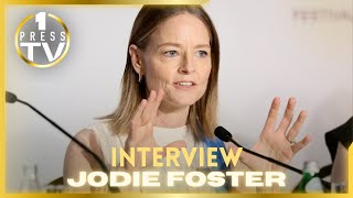 Is Jodie Foster Really a Different Person When She Speaks French?