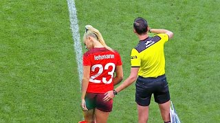 Hakem Maça Girmeye Hazırlanan Kadın Futbolcunun Orasına Dokundu Ortalık Bir Anda Karıştı
