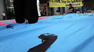 Διαμαρτυρία της Greenpeace σε παραλία κατά των ορυκτών καυσίμων σε συνέδριο στην Κολομβία