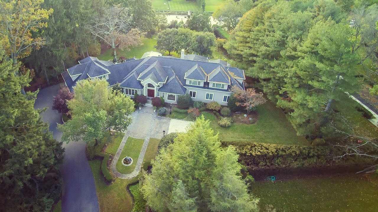 Resources Real Estate Presents 14 Buttonwood Lane, Rumson, NJ 07760