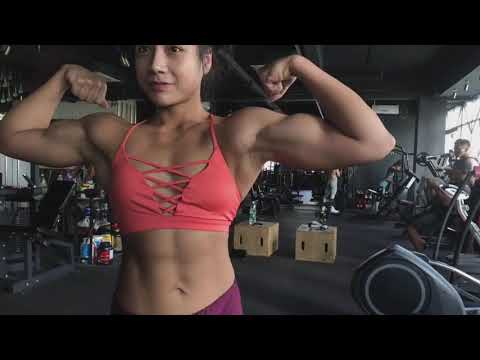 Asian Muscle Girl Flexing