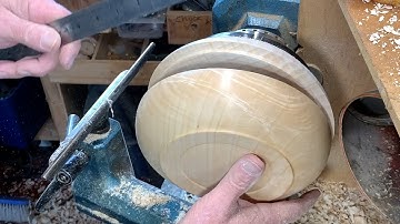 Richard Raffan jam-chucking techniques when turning a lidded bowl.
