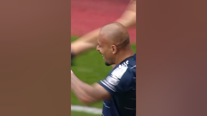 Donyell Malen 🤝 whacking the ball into the bottom corner