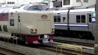 E２１７系と並走する２８５系サンライズ瀬戸・出雲
