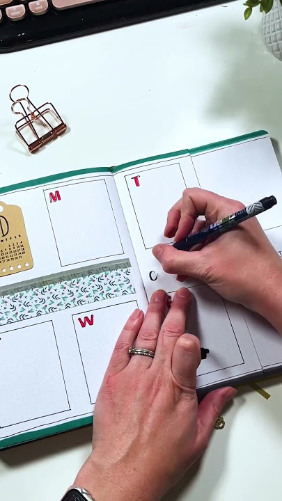 Ready for the week! Weekly layout using a Dutch door. 📓 @archerandolive B5 dot grid notebook - NML
