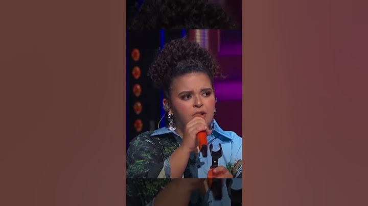 Lucero ends up in tears when she sees how a fan treats her daughter Lucerito Mijares