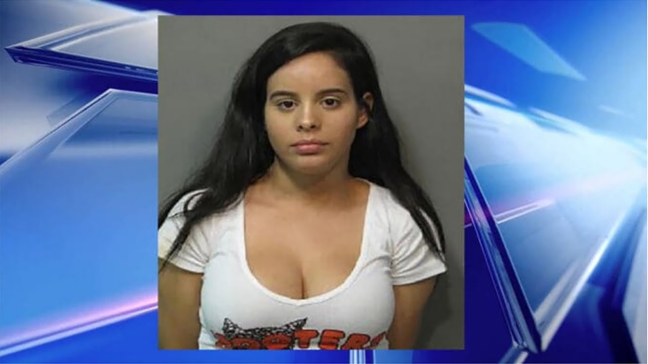 Hooters Waitress Caught Dipping Hot Wings in Her Special Sauce YouTube