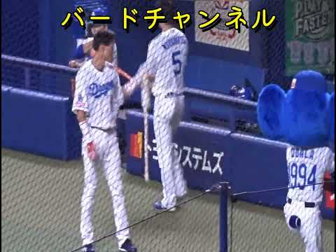 8/30～バンテリンドーム 大島選手とドアラの素振り😅貴重です😁ドアラ？はりきり過ぎて腰を痛めた？途中からくたくたになってて笑った🤩