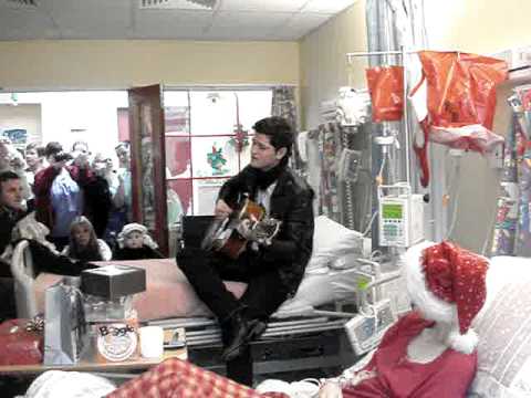 Danny from The Script singing on Christmas Day