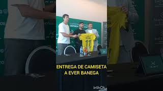 ENTREGA DE CAMISETA A EVER BANEGA #argentina #futbol #shorts #libertadores #ucl #afa #viral #shorts