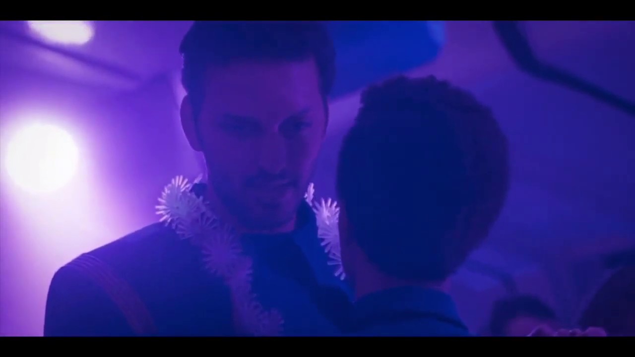 Star Trek Discovery: Michael x Ash First Kiss (S1E7)