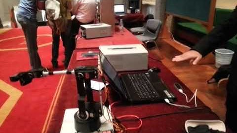 Controlling a Robotic Arm Using Hand Gestures - Demo 2
