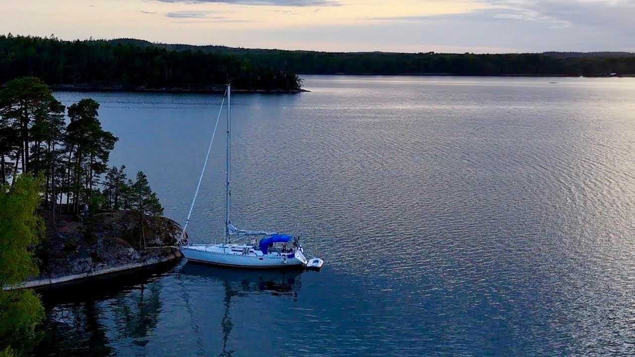 Suurin seikkailumme, Kotimatka: Ensimmäinen ankkuriyö Vättern järvellä.