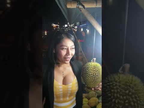 Viral cewek cantik dan montok jual durian