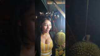 Viral cewek cantik dan montok jual durian