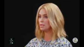 What does the fox say? Jou ma se poes v charlize theron