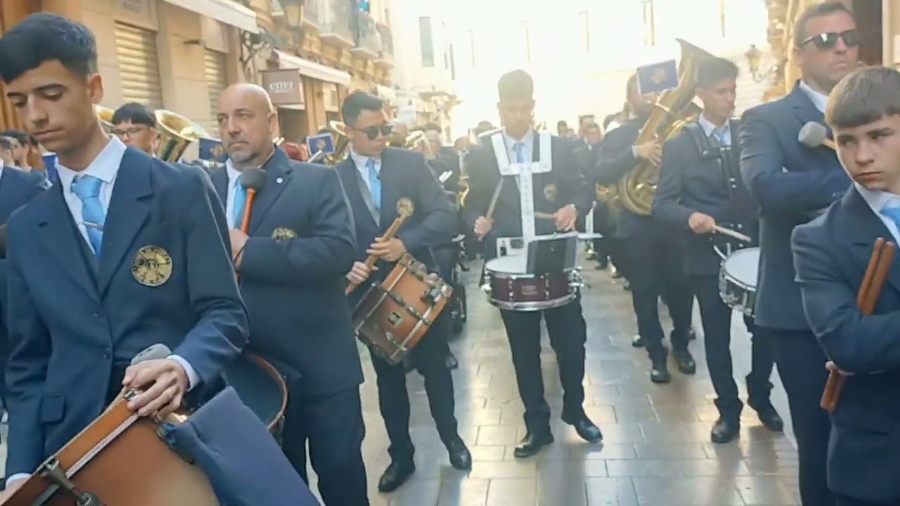 A los sones del Stabat Mater (Frisina/Andrades) el Sagrado Descendimiento por calle Cister, Málaga.