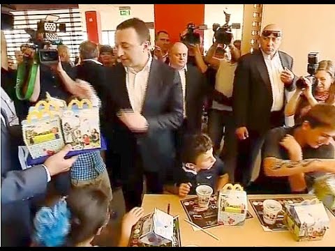 პრემიერმა ზუგდიდის მაკდონალდსში სოციალურად დაუცველ ბავშვებს უმასპინძლა